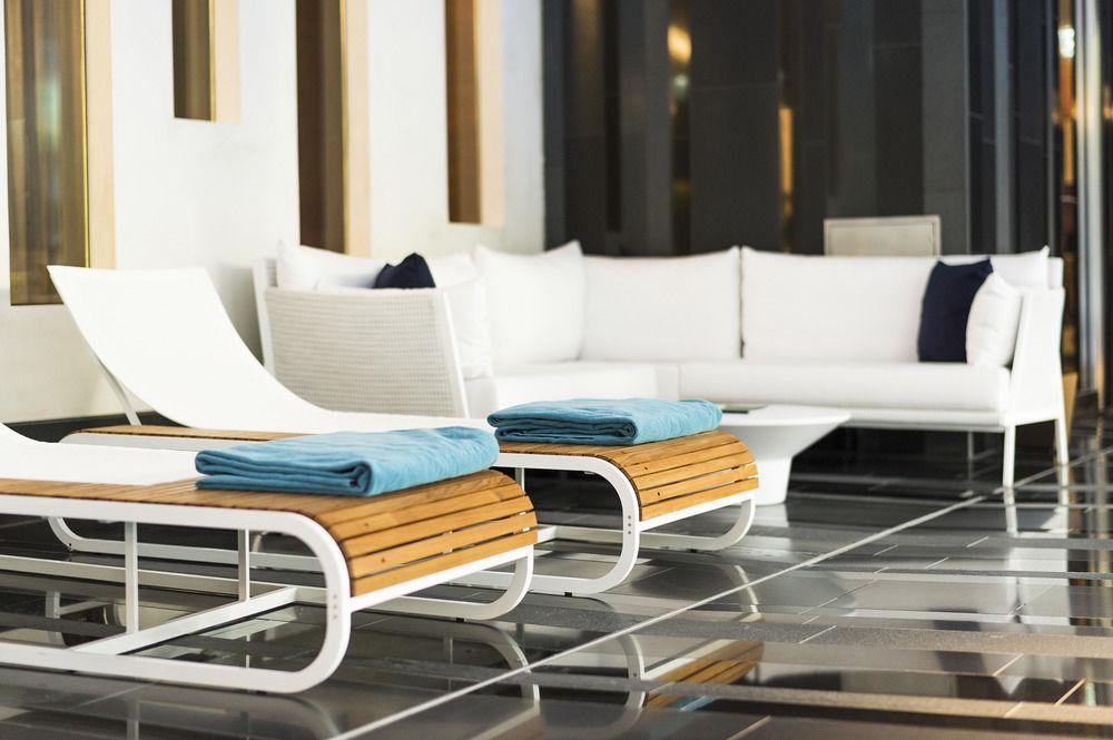 로열 사보이 호텔&스파 로잔 외부 사진 Outdoor furniture