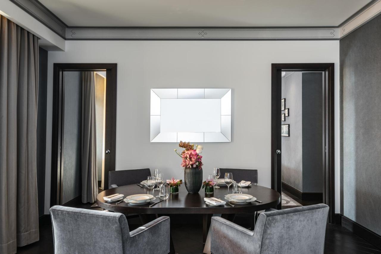 로열 사보이 호텔&스파 로잔 외부 사진 Interior of a room