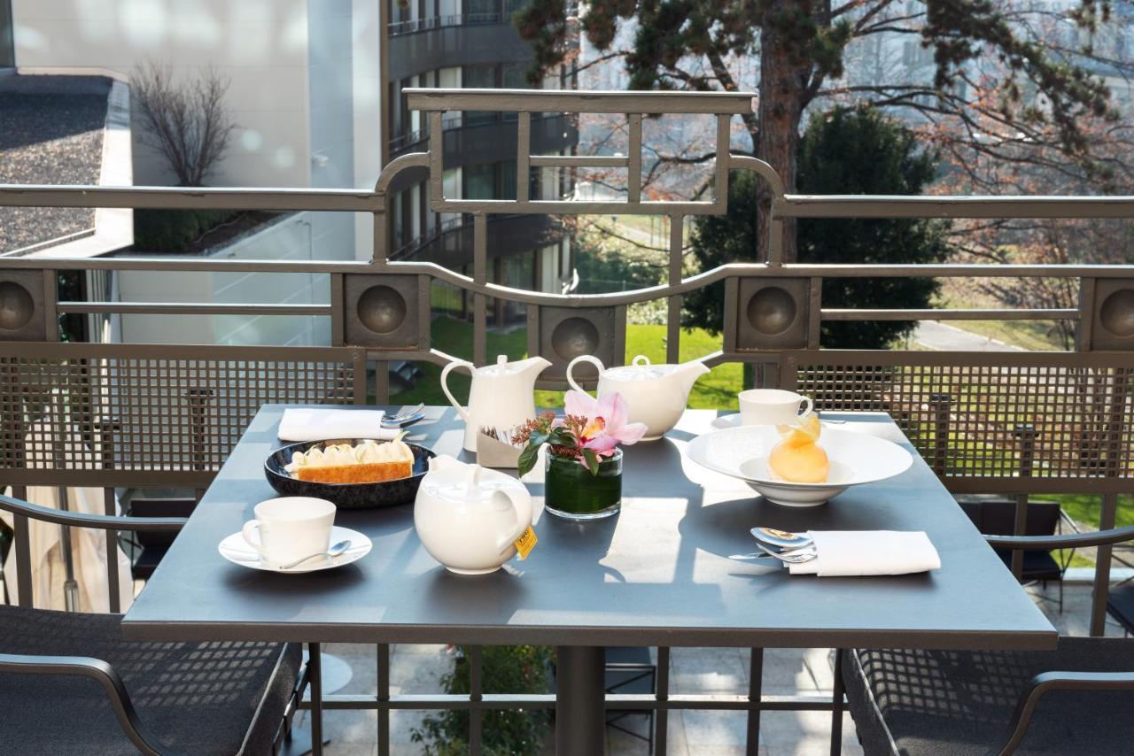 로열 사보이 호텔&스파 로잔 외부 사진 A tea table